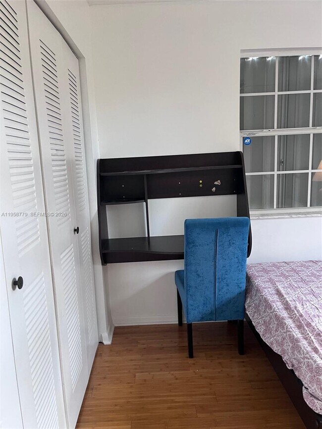 Building Photo - 125 Waterside Dr