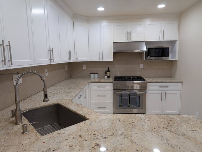 Building Photo - 20400 Summercrest Dr