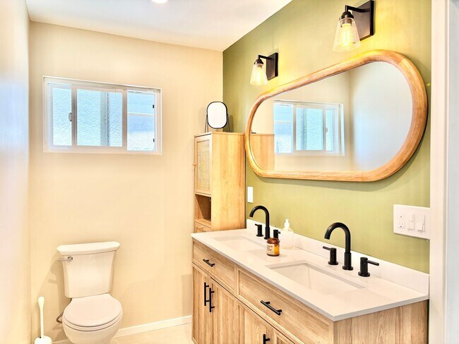 Building Photo - 5209 Wavecrest Way