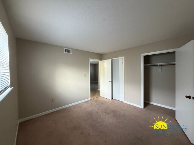 Building Photo - Updated 2 Bedroom Unit in Fort Walton Beach!