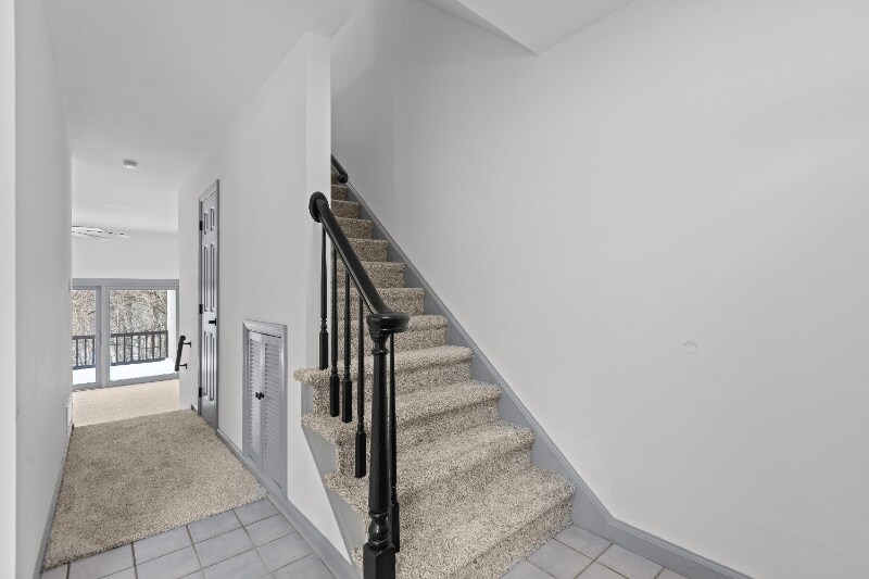 Building Photo - 546 Carriage Cir