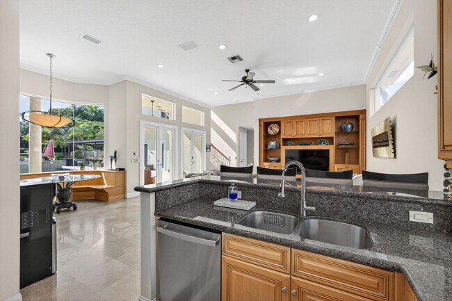 Building Photo - 8381 Egret Lakes Ln