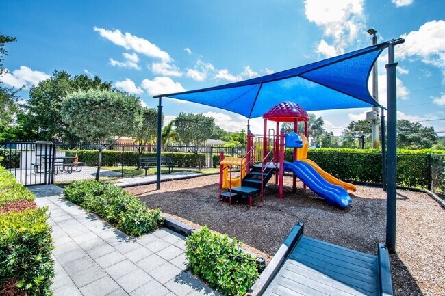 Building Photo - Legacy at Davie