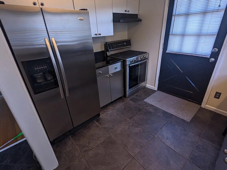 Building Photo - 1025 Brookhurst Dr