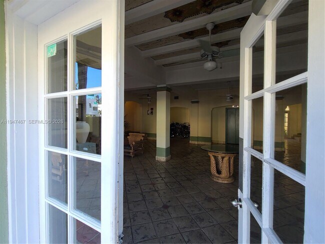 Building Photo - 900 16th St