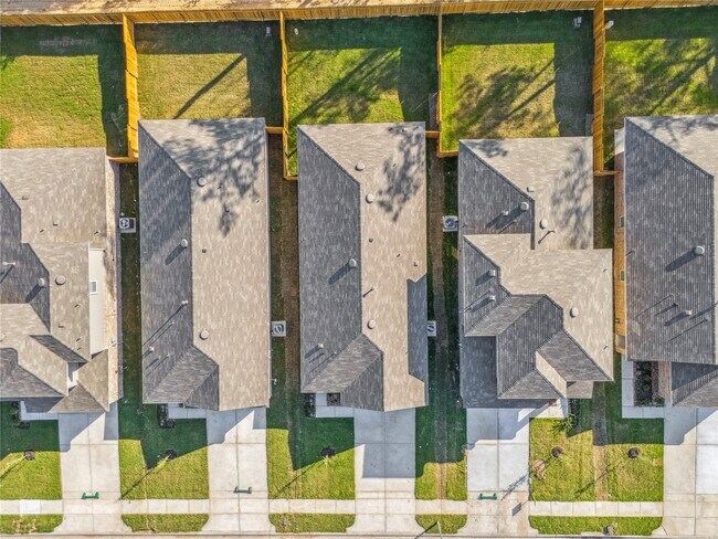 Building Photo - 5930 Hampton Vly Dr