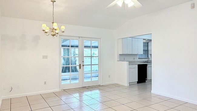 Building Photo - 301-302 Soldier Sq - 302 Soldier Sq