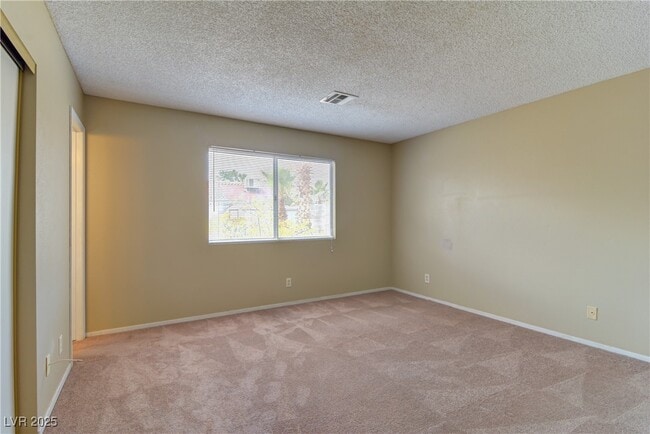 Building Photo - 389 Newbury Ct