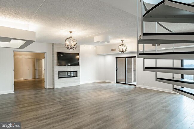 Building Photo - 21510 Valley Forge Cir