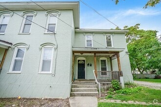 Building Photo - Three Bedroom Unit Near Downtown Grand Rap...