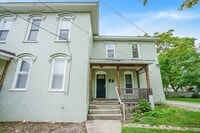 Building Photo - Three Bedroom Unit Near Downtown Grand Rap...