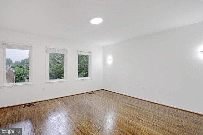 Building Photo - 6929 Mclean Park Manor Ct