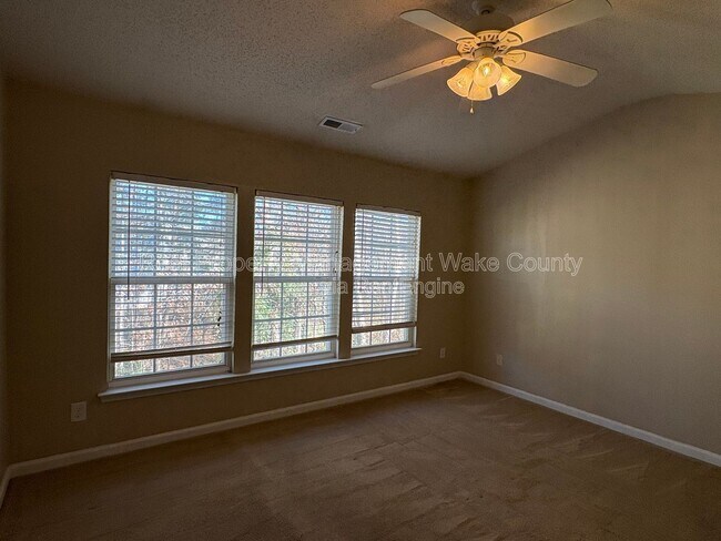 Building Photo - 504 Canyon Lake Cir