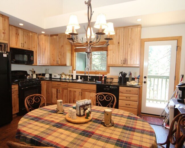 Building Photo - 1025 Tomahawk Trail