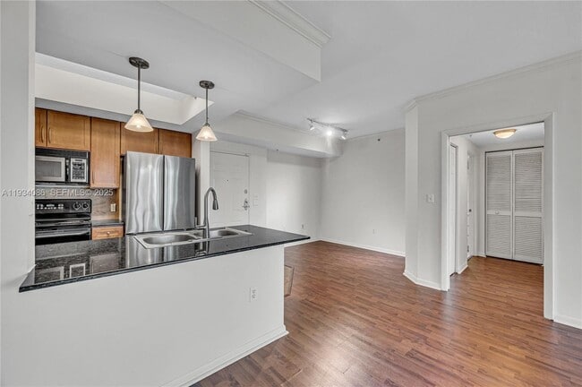 Building Photo - 2000 N Bayshore Dr