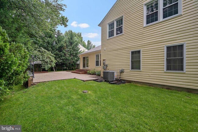 Building Photo - 1719 Larkmeade Dr