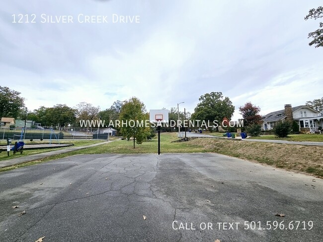 Building Photo - 1212 Silver Creek Dr