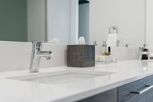 Building Photo - 301 1st St S