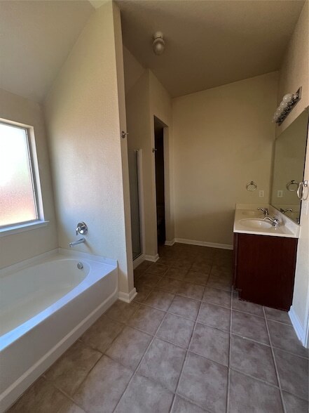 Building Photo - 13728 Village Vista Dr