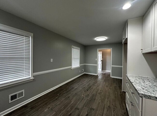 Building Photo - 3BR/2BA Home For Rent in Jtown!