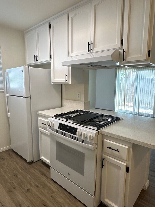 Building Photo - 408-14 Delaware St