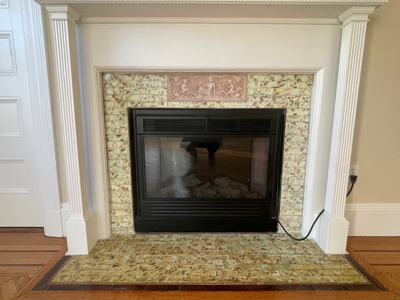 EL fireplace in living room - 24 Hall Ave
