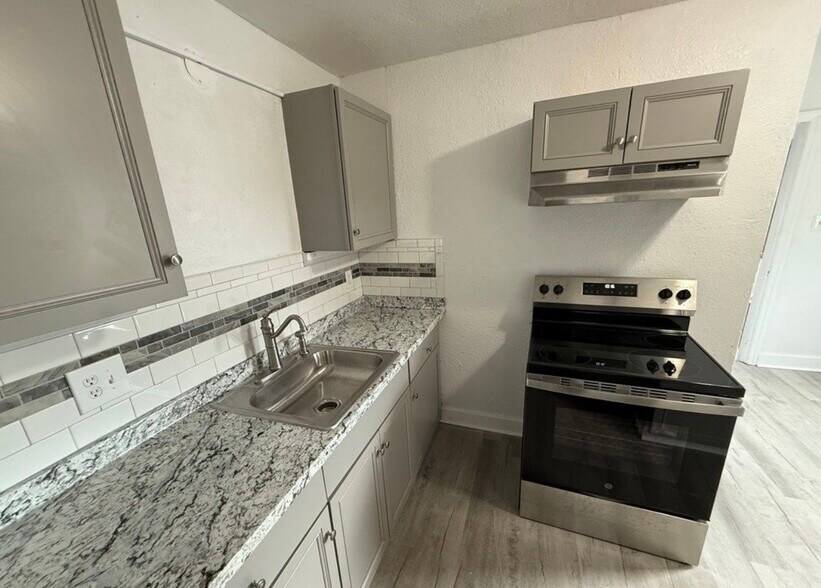 Building Photo - 775 Melrose Ave