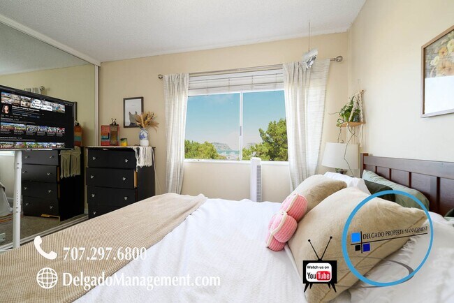 Building Photo - Sausalito living in this 2bd/2ba hillside ...