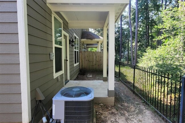Building Photo - 132 Artesian Way