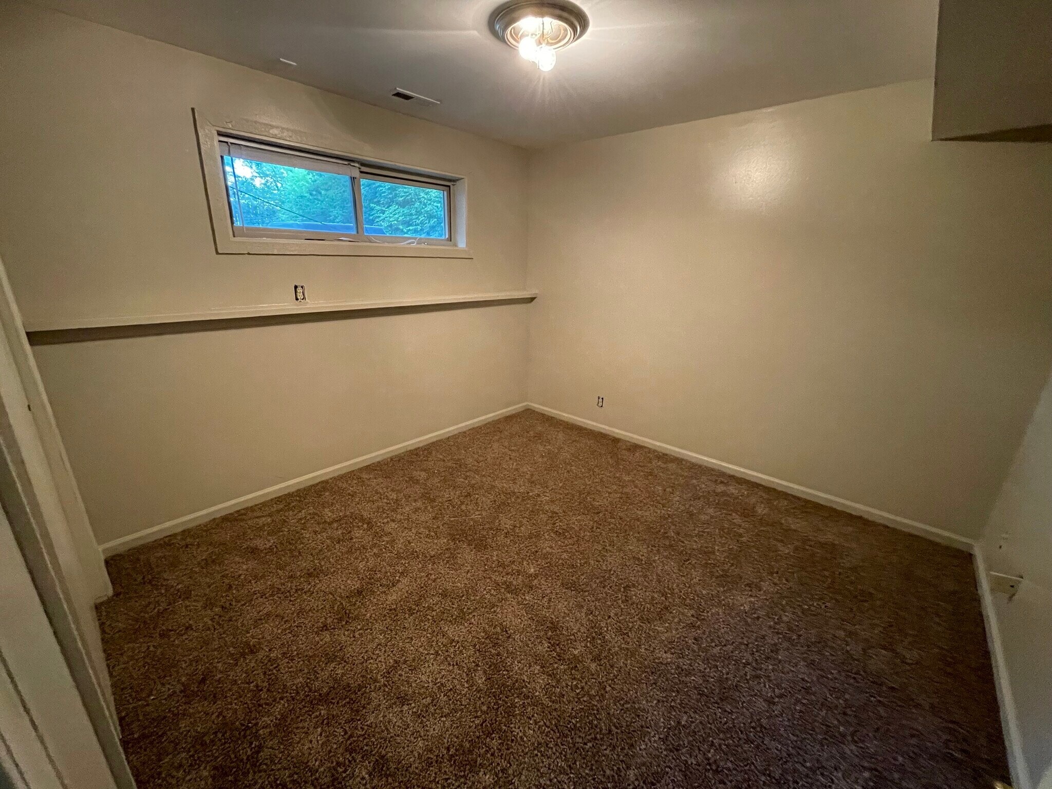 Building Photo - 3102 Alpine Dr