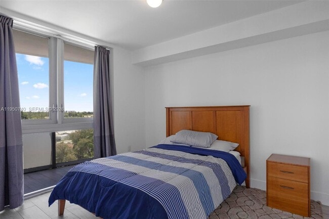 Building Photo - 13800 Highland Dr