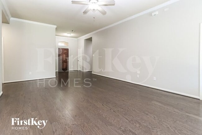 Building Photo - 907 River Crossing Dr