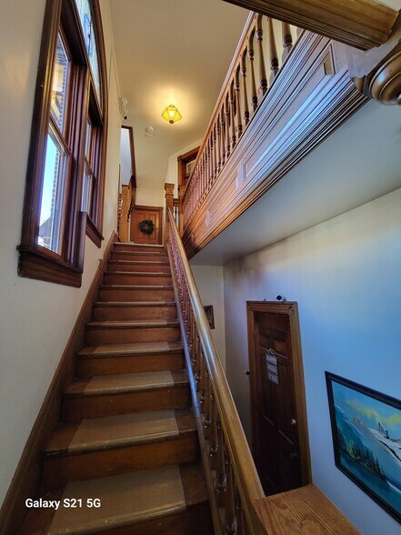 Building Photo - 364 N York St