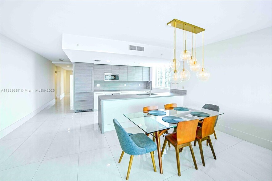 Building Photo - 400 Sunny Isles Blvd