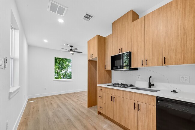 Building Photo - 3311 Nettleton St