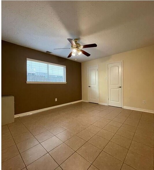 Building Photo - 2503 Radcliffe Dr