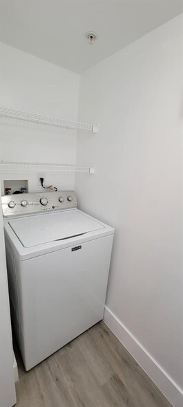 Building Photo - 677 SW 111th Ave