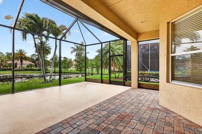 Building Photo - 6532 SE Broadmoor Ln