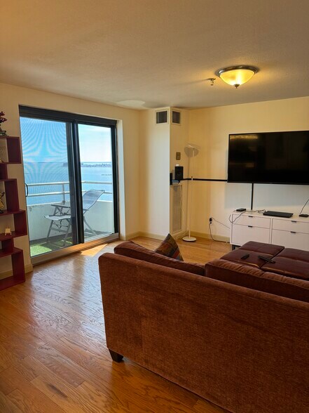 Building Photo - 382 Ocean Ave