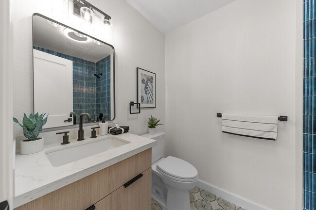 Building Photo - BEAUTIFULLY RENOVATED 4-BEDROOM HOME IN PH...