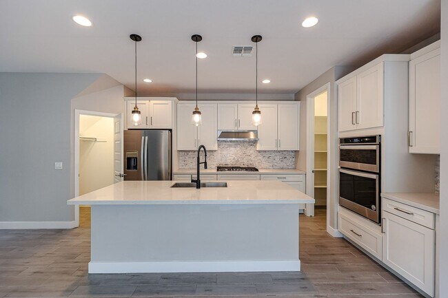 Building Photo - Move In Ready!stunning 3 bedroom, 2.5 bathroom home located in Phoenix!
