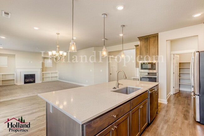 Building Photo - Beautiful 4-bedroom, 3-bathroom residence in desirable Hillsboro, OR.