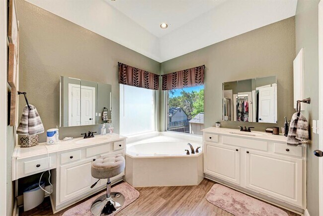 Building Photo - 8236 Phantom Canyon Dr