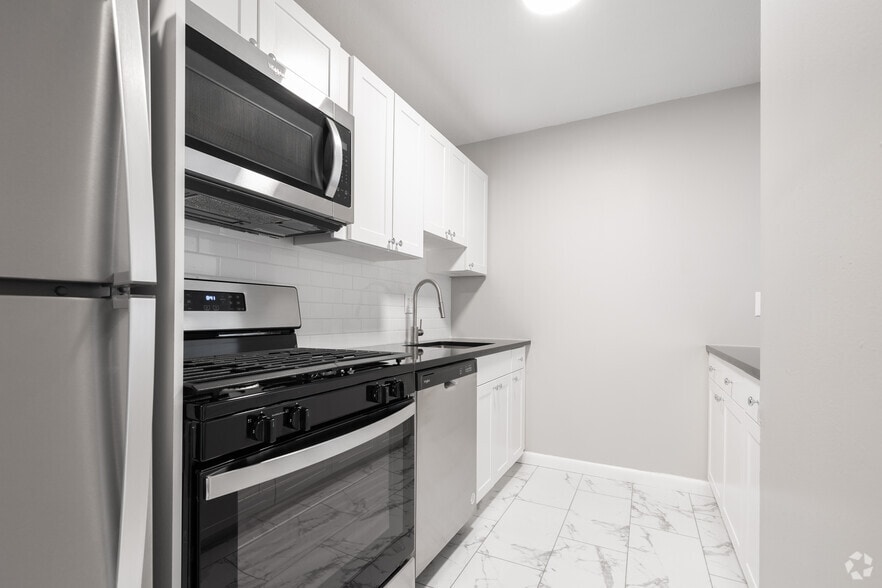 2BR, 1BA - 810SF - Kitchen - 8200W Apartments