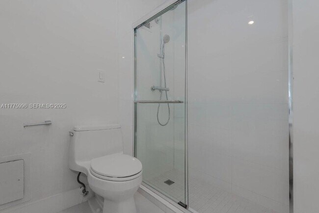 Building Photo - 2301 Collins Ave