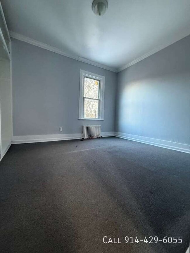 Building Photo - 22 Vineyard Ave