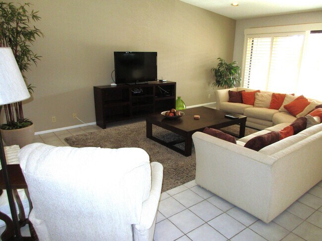 Building Photo - 85 Conejo Cir