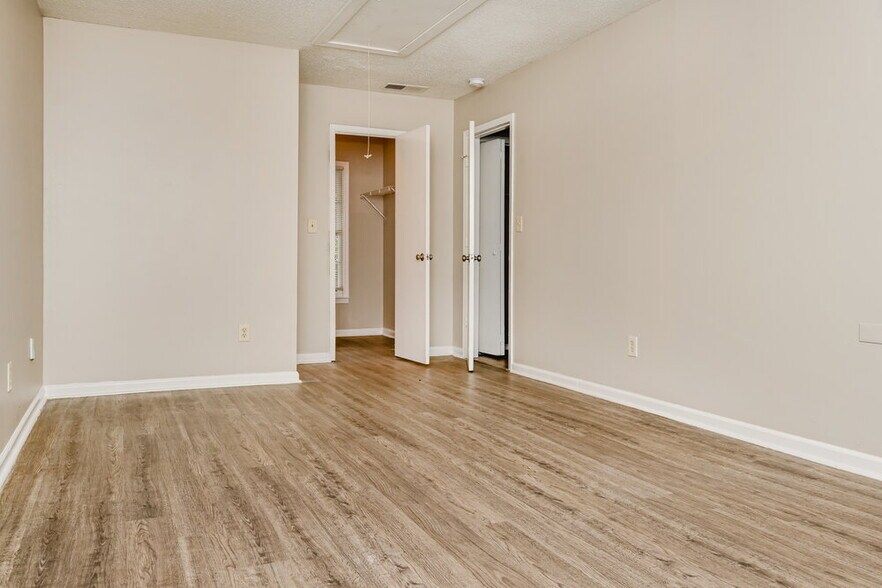 Building Photo - 235 Ashland Dr