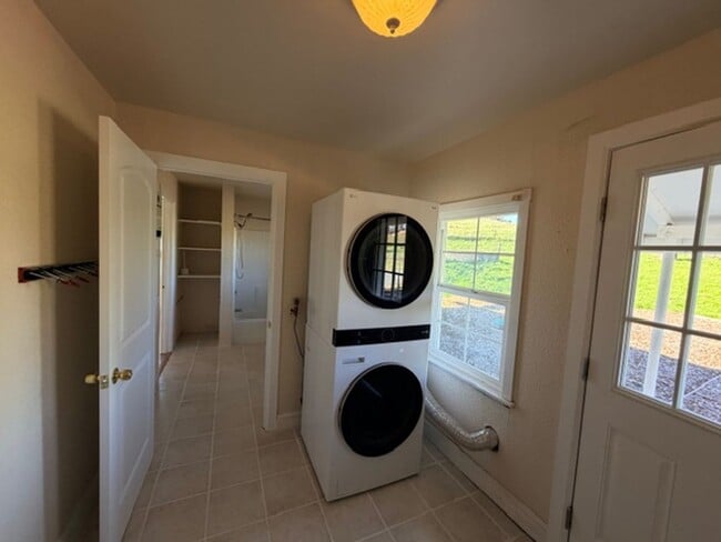 Building Photo - Charming 1 Bedroom Home with Bonus Room in a Serene, Secluded Setting