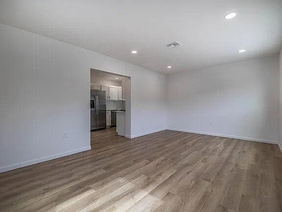 Building Photo - 938 E Waverly St